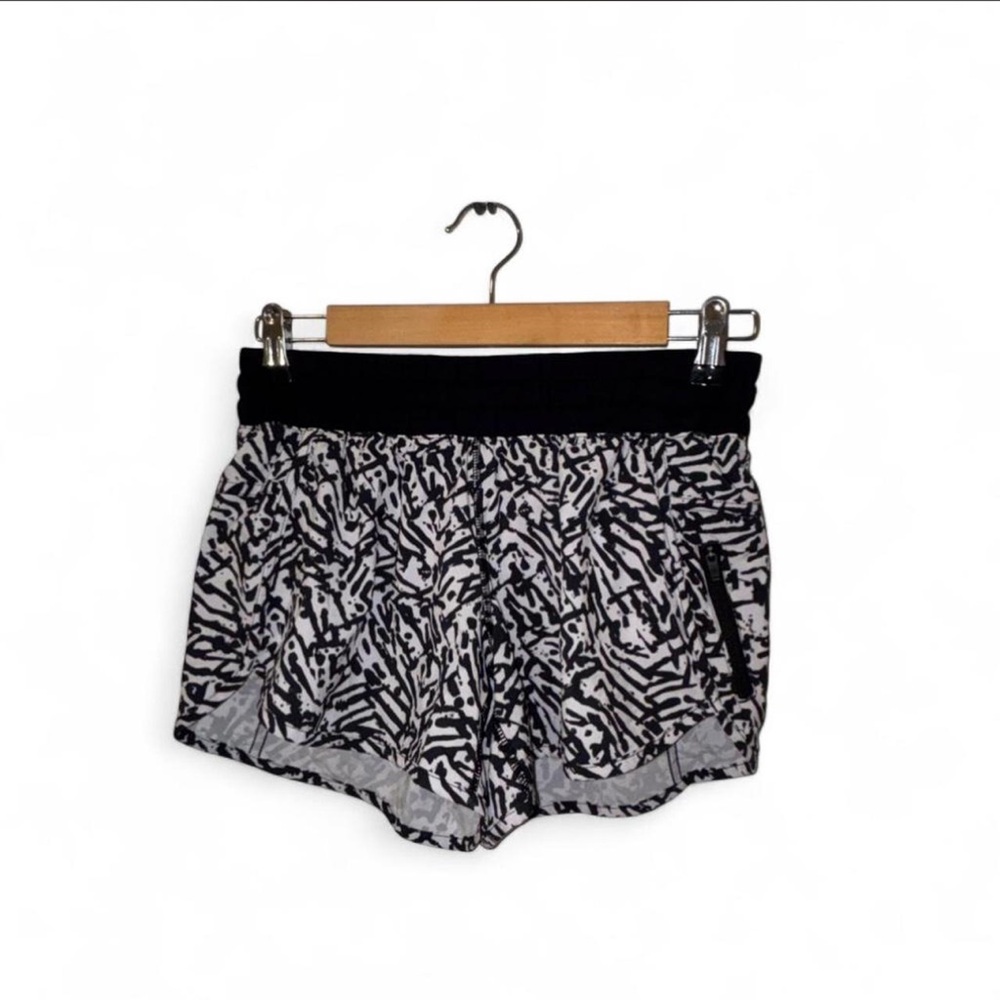 Lululemon Athletica Black and White Shorts size 6